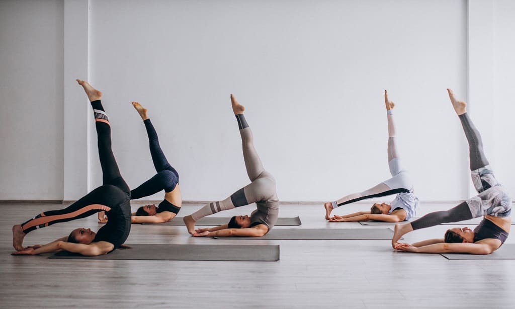 Alumnas en sesión de pilates mat
